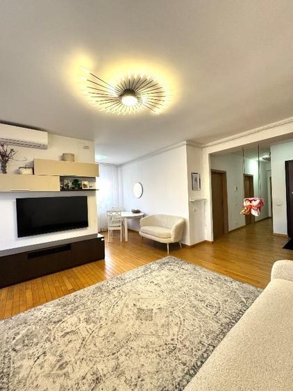 Apartament cu 3 camere semidecomandat, mobilat în Torontalului