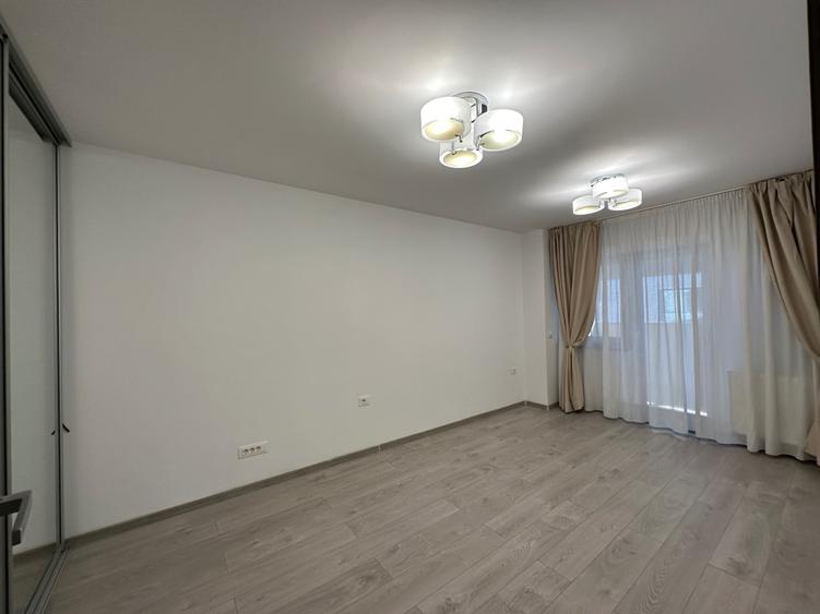 Apartament cu 4 camere decomandat în Sud