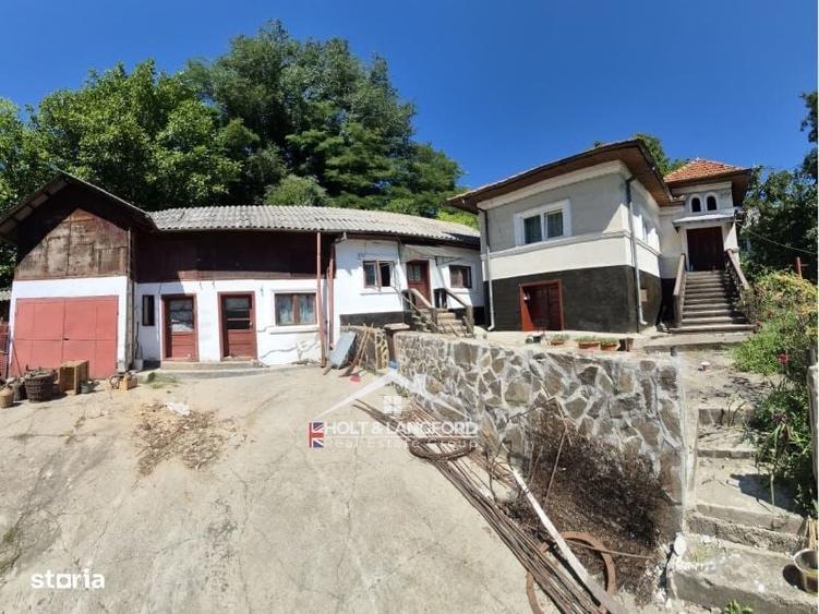 Casă cu 3 camere cu Teren 500 Mp în Central