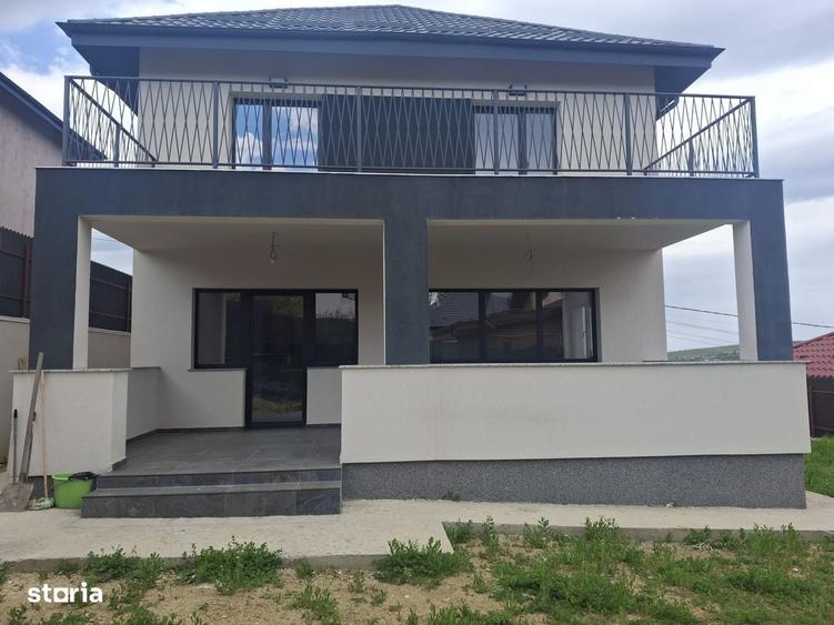 Casă cu 4 camere în Bucium