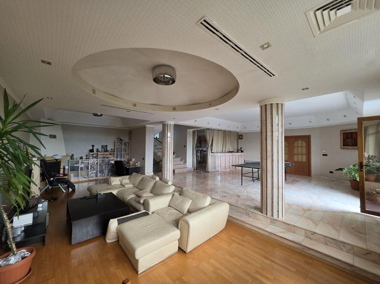 Casă individuală cu 9 camere cu Piscina în Cornu de Jos (Cornu)