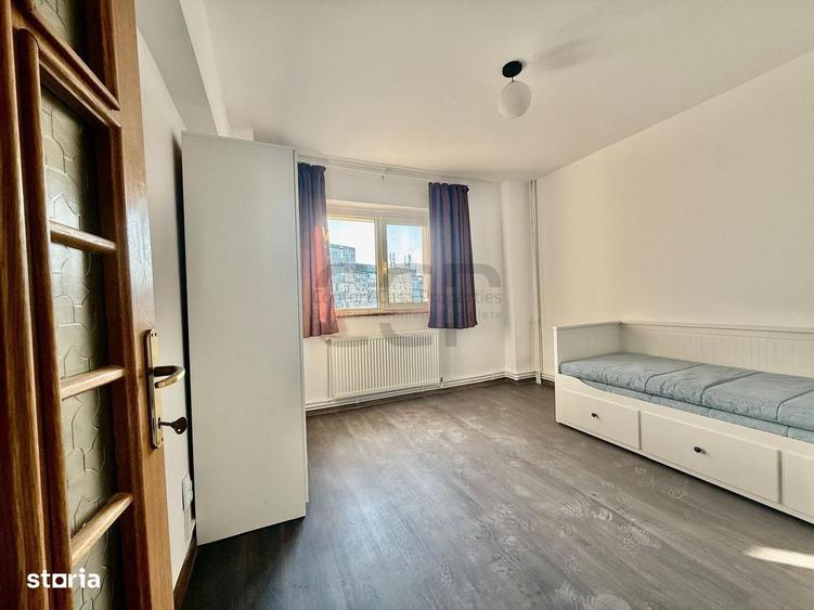 Apartament cu 4 camere semidecomandat în Tineretului