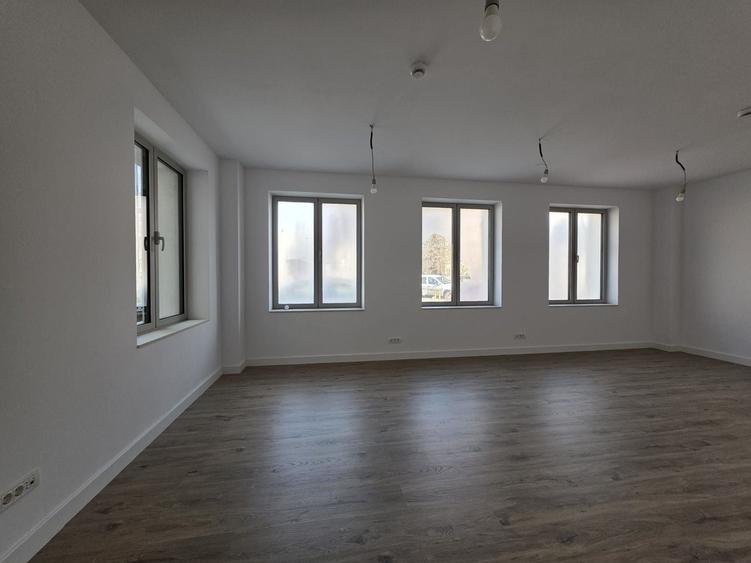 Apartament cu 3 camere decomandat, mobilat în P-ța Universității