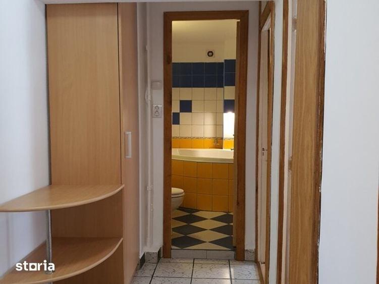 Apartament cu 3 camere decomandat în Vitan