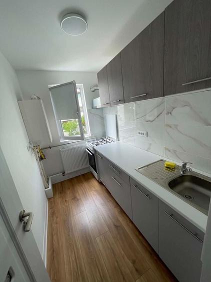 Apartament cu 3 camere decomandat în Exterior Vest