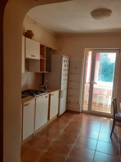 Apartament cu 2 camere decomandat, mobilat în Casa de Cultură