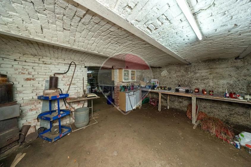 Casa cu poten?ial rar in Sacele: 2 corpuri ?i teren de 1.048 mp - 1
