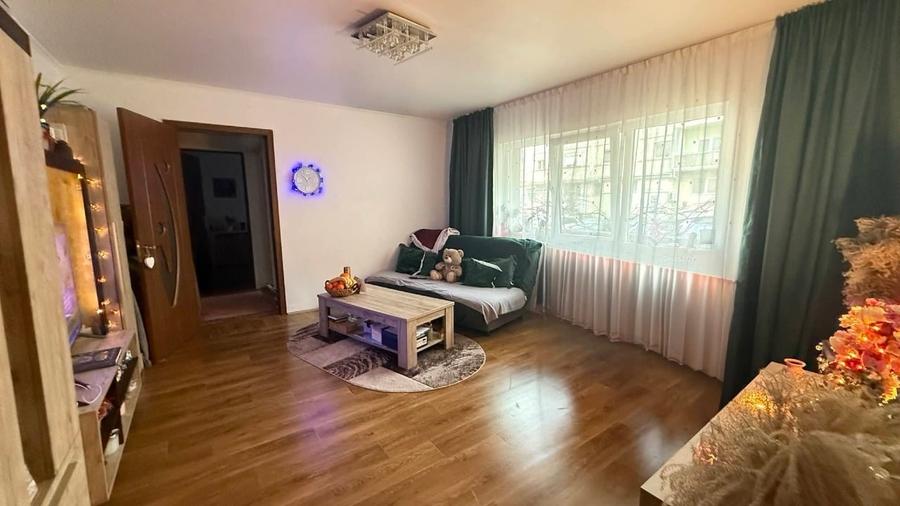 Apartament cu 2 camere semidecomandat, mobilat în Soarelui