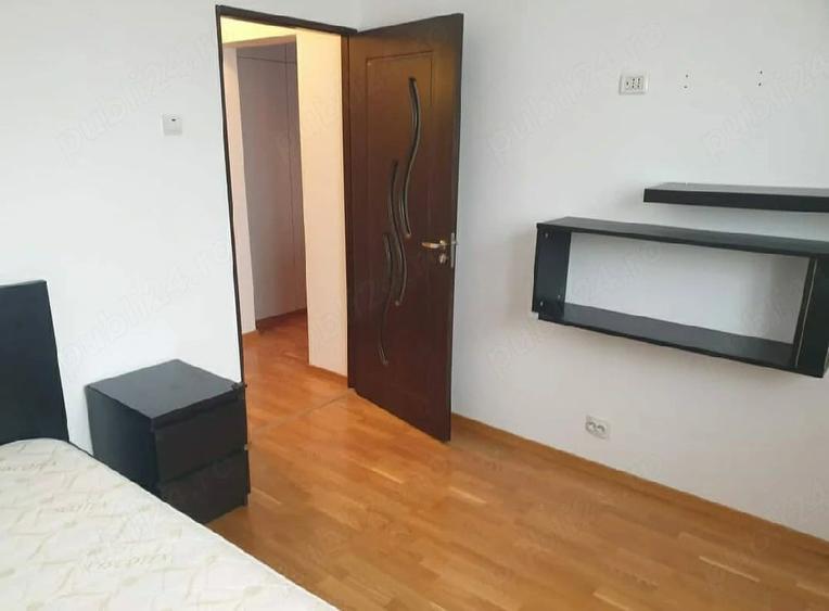 Apartament cu 3 camere semidecomandat în Berceni