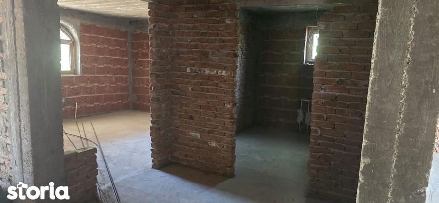 Casă cu 4 camere cu Teren 750 Mp în Nanov