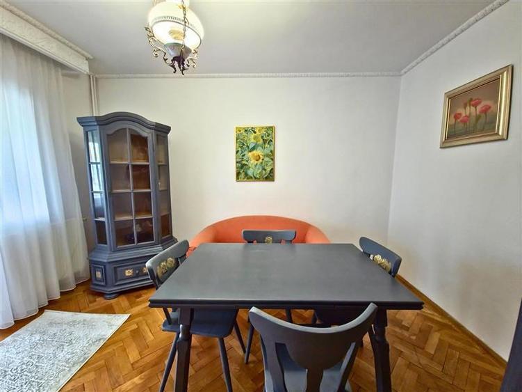 Apartament cu 3 camere decomandat în 1 Mai