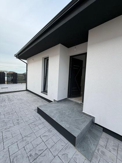 Casă cu 4 camere cu Teren 380 Mp în Sânandrei