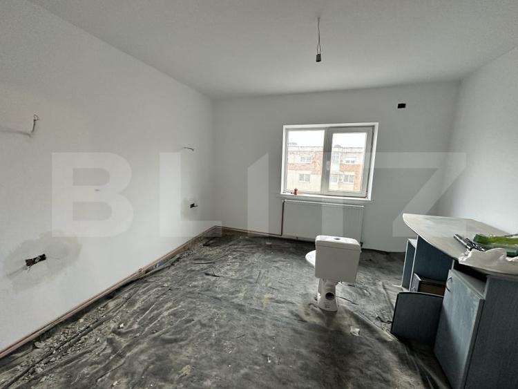 Apartament cu 3 camere decomandat în 1 Mai
