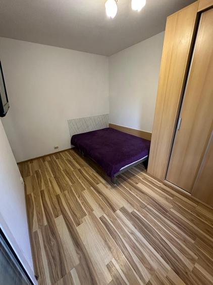 Garsonieră decomandată în Titan