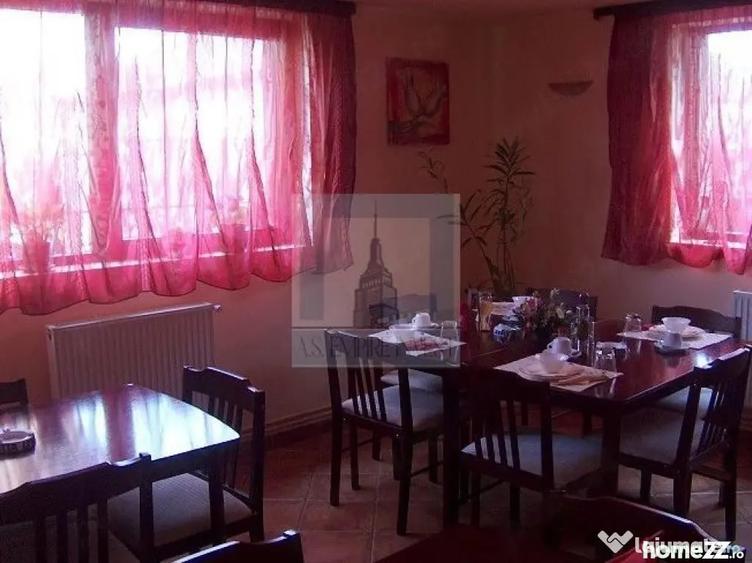 Casă cu 9 camere cu Teren 326 Mp în Județean