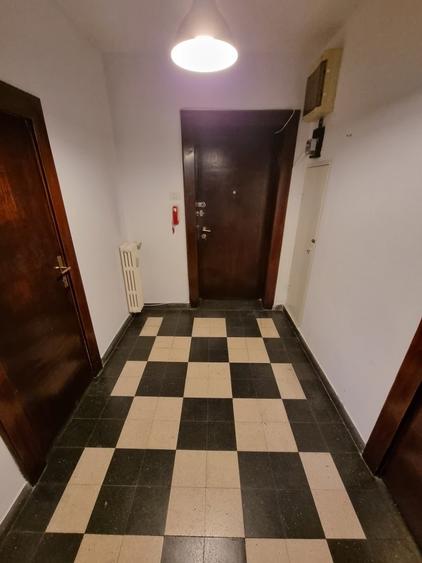 Apartament cu 4 camere circular în Romană