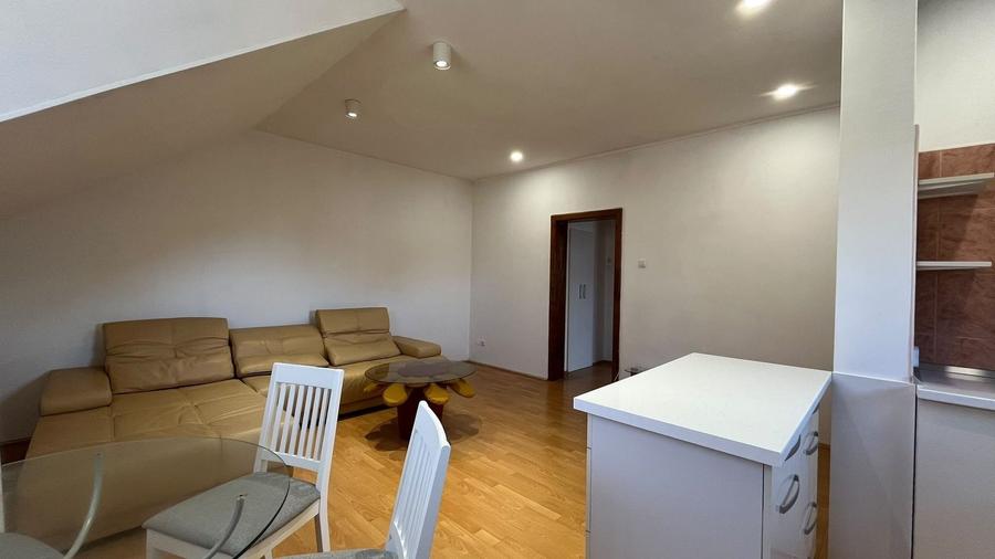 Apartament cu 2 camere semidecomandat în Complex Studențesc