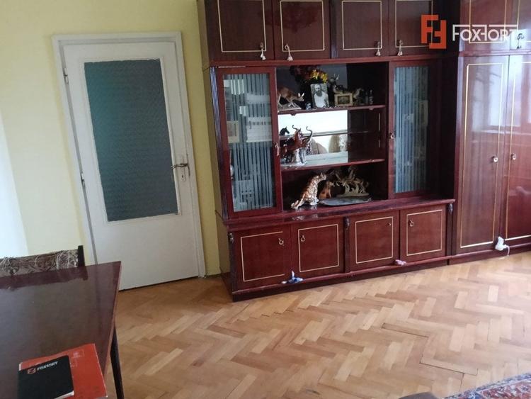 Apartament cu 3 camere semidecomandat, mobilat în Girocului