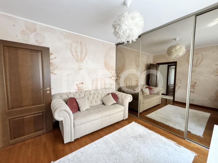 Apartament cu 3 camere semidecomandat, mobilat în Europa