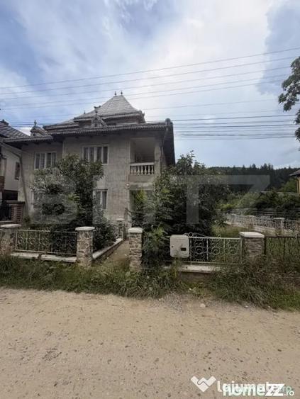 Casă cu 5 camere cu Teren 231 Mp în Central