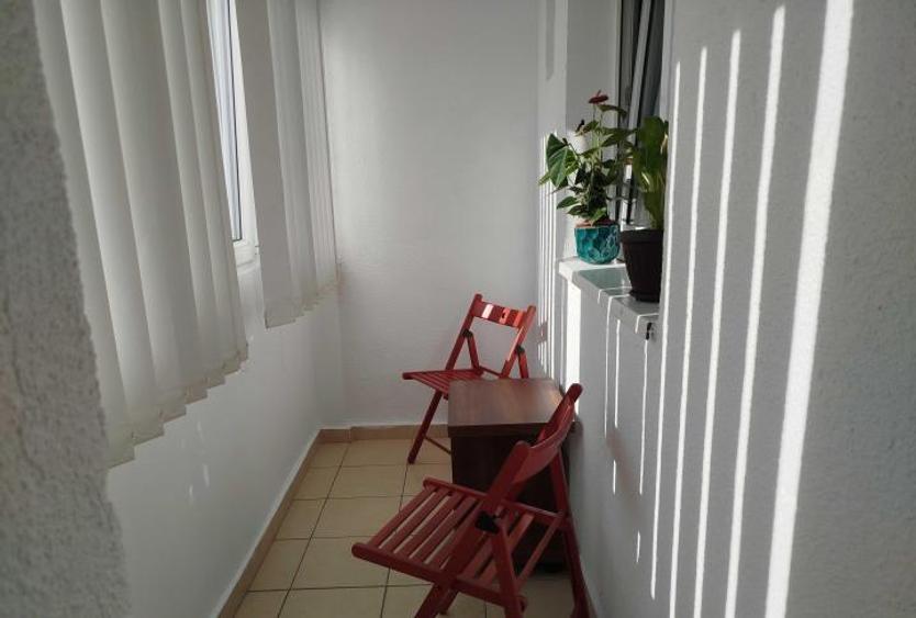 Apartament cu 2 camere decomandat, mobilat în Tei