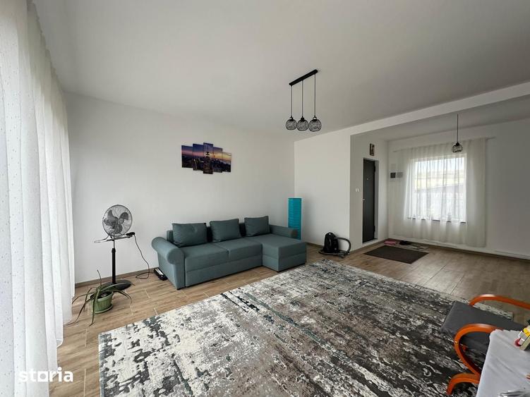 Casă cu 6 camere cu Teren 717 Mp în Holboca