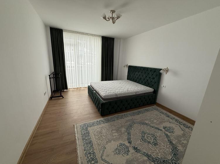 Apartament cu 3 camere decomandat în Exterior Vest