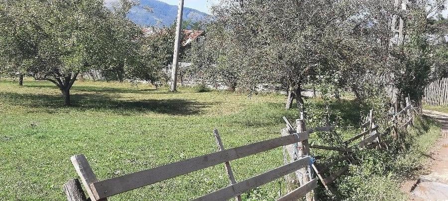 Teren de 1800 mp, în Breaza de Sus