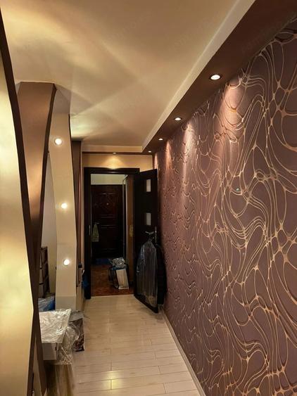 Apartament cu 3 camere decomandat în Drumul Taberei