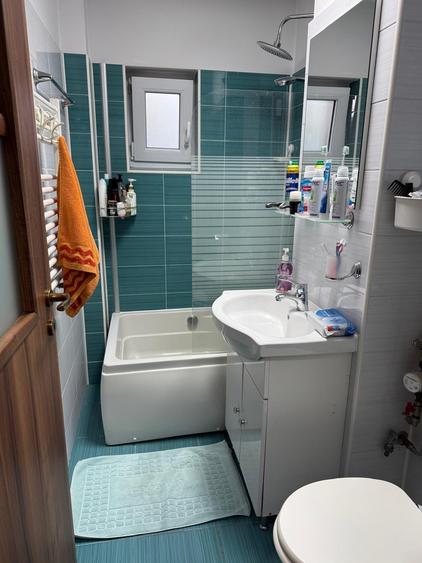Apartament cu 4 camere decomandat în Colentina