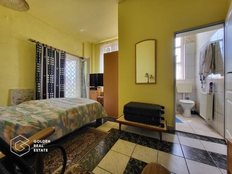 Casă individuală cu 12 camere cu Teren 1000 Mp în Central