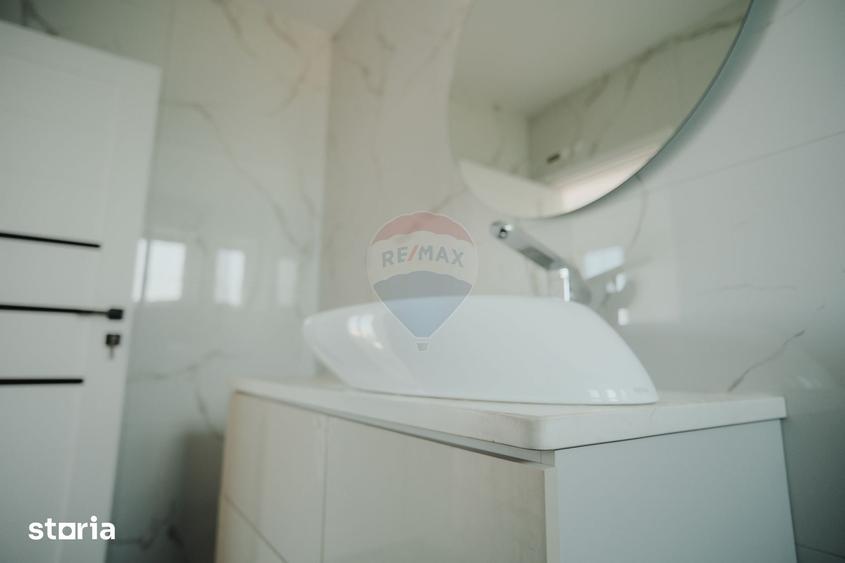 Casă cu 4 camere cu Teren 240 Mp în Central