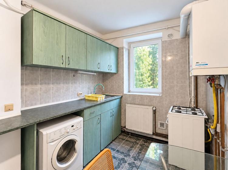 Apartament cu 2 camere decomandat, mobilat în Central