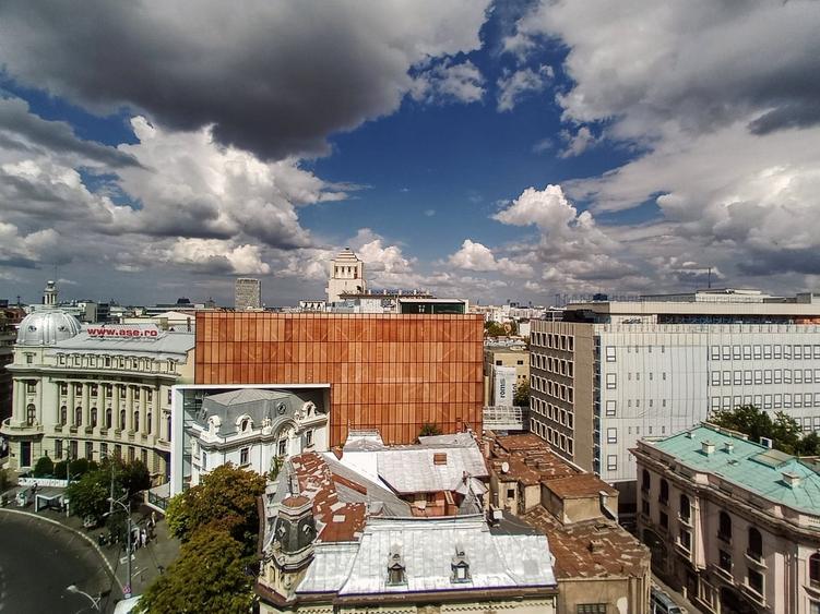Apartament cu 2 camere decomandat în Victoriei