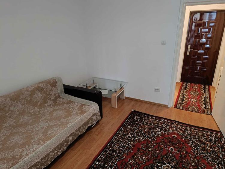Garsonieră decomandată în Central