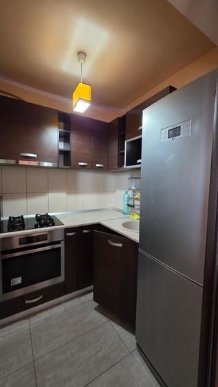 Apartament cu 3 camere semidecomandat în Vitan-Bârzești