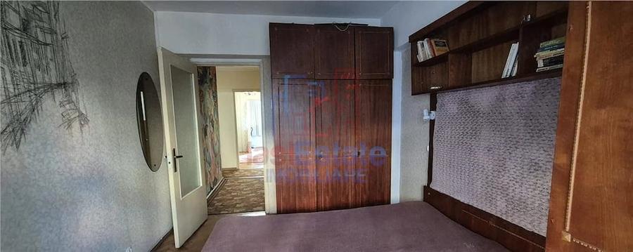 Apartament cu 3 camere decomandat în Filiași