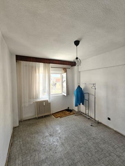 Apartament cu 3 camere decomandat în Trivale