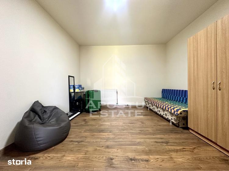 Casă cu 4 camere cu Teren 1000 Mp în Peciu Nou