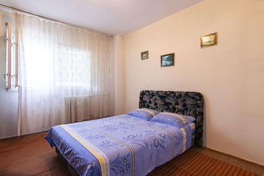 Apartament cu 3 camere semidecomandat, mobilat în Păcii