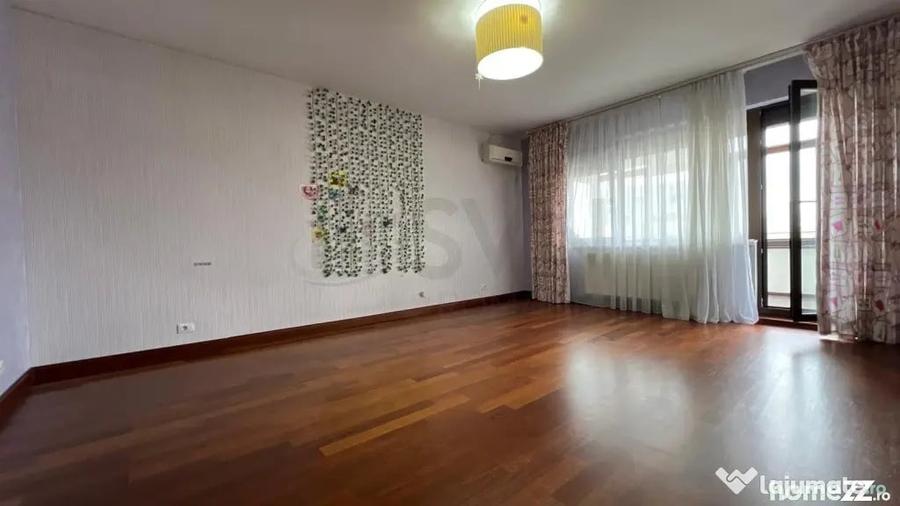 Apartament cu 6 camere decomandat în Sisești