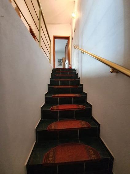 Casă individuală cu 7 camere cu Canalizare în Cotroceni