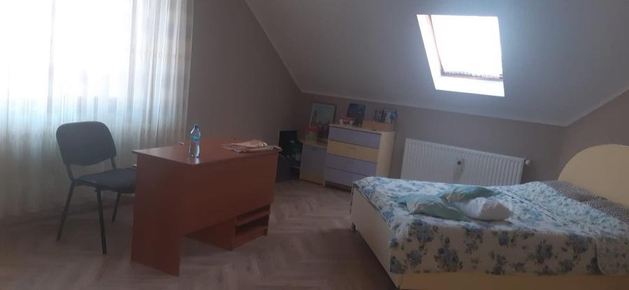 Casă cu 5 camere cu Teren 1800 Mp în Săsar