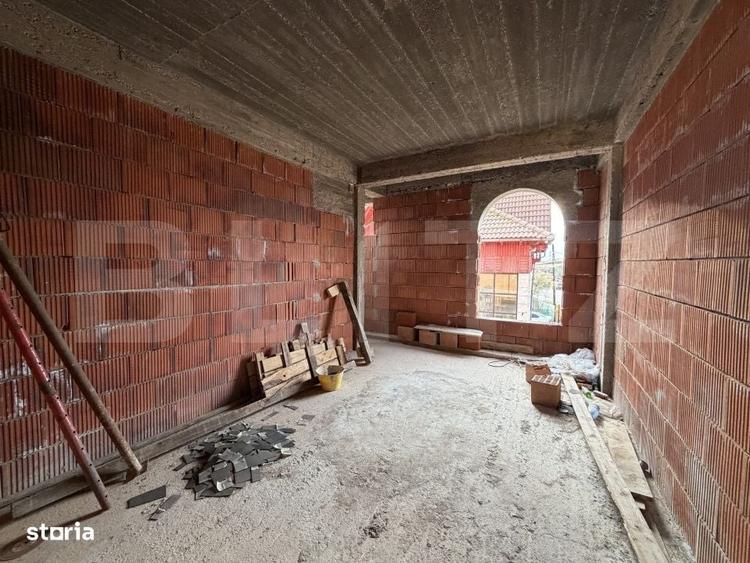 Spațiu comercial, de 300 mp, în Drăgoeni
