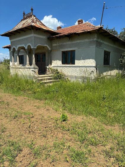 Casă cu 5 camere cu Teren 1255 Mp în Exterior Vest