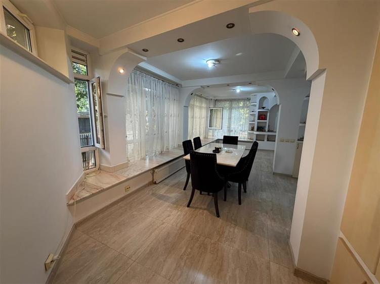 Apartament cu 3 camere decomandat, mobilat în Central