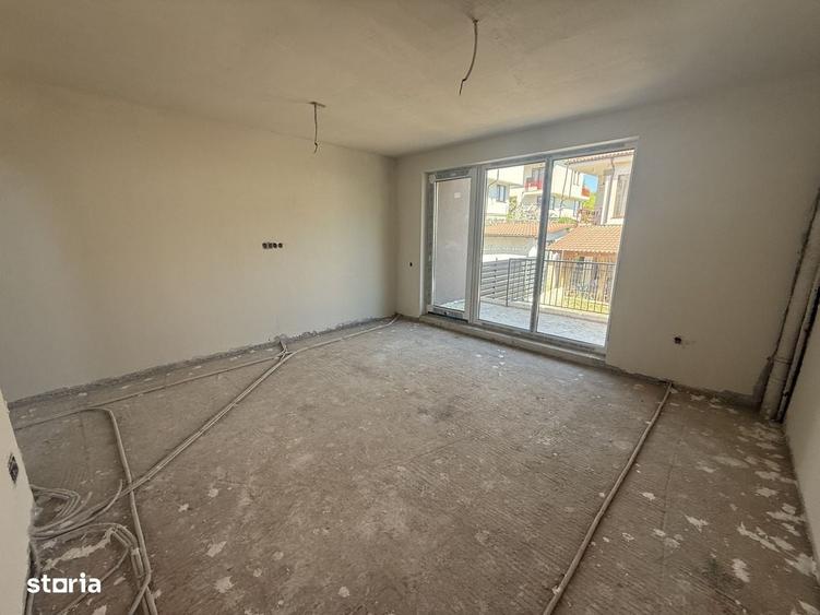 Casă cu 4 camere semidecomandat în Tăuți