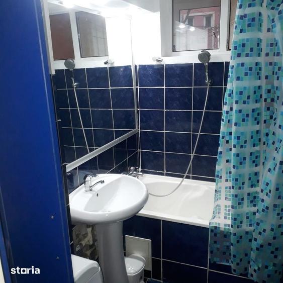 Apartament cu 3 camere semidecomandat în Drumul Taberei