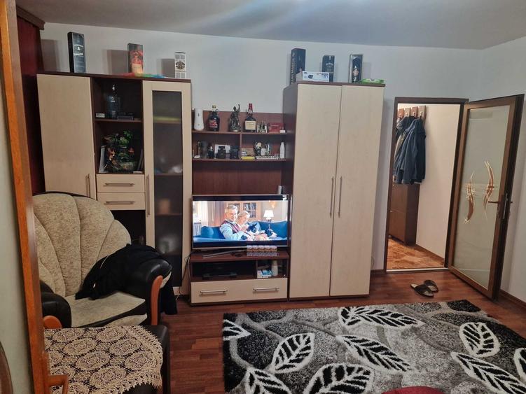 Apartament cu 2 camere semidecomandat în Sud
