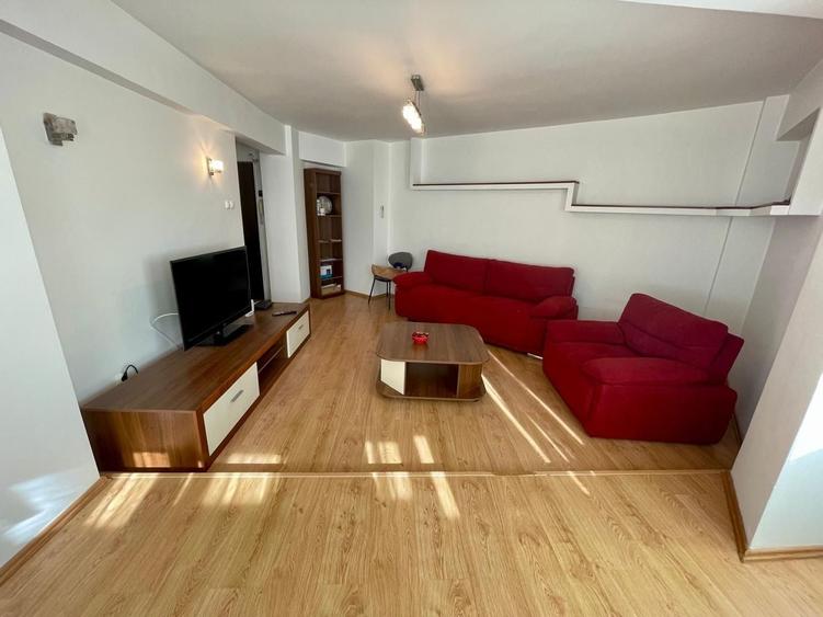 Apartament cu 3 camere decomandat, mobilat în Ultracentral